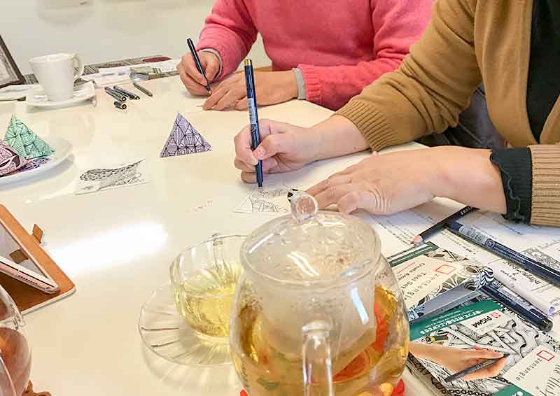 石川県野々市市のCafeNANEAでゼンタングル・ワークショップ